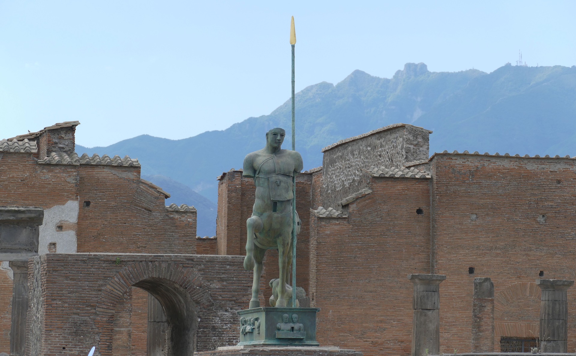 Suspended between History and Culture