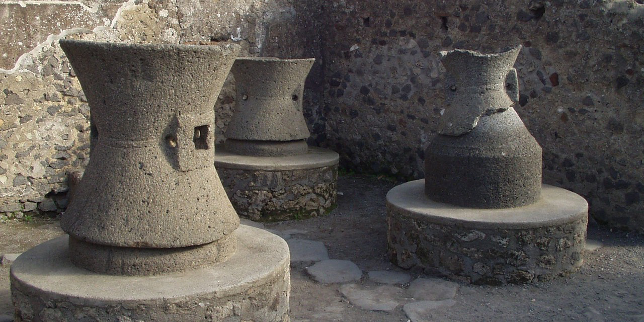 Suspended between History and Culture