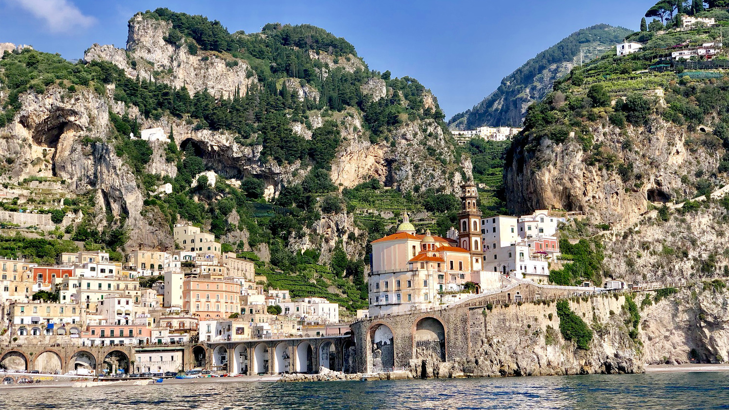 Suspended between History and Culture